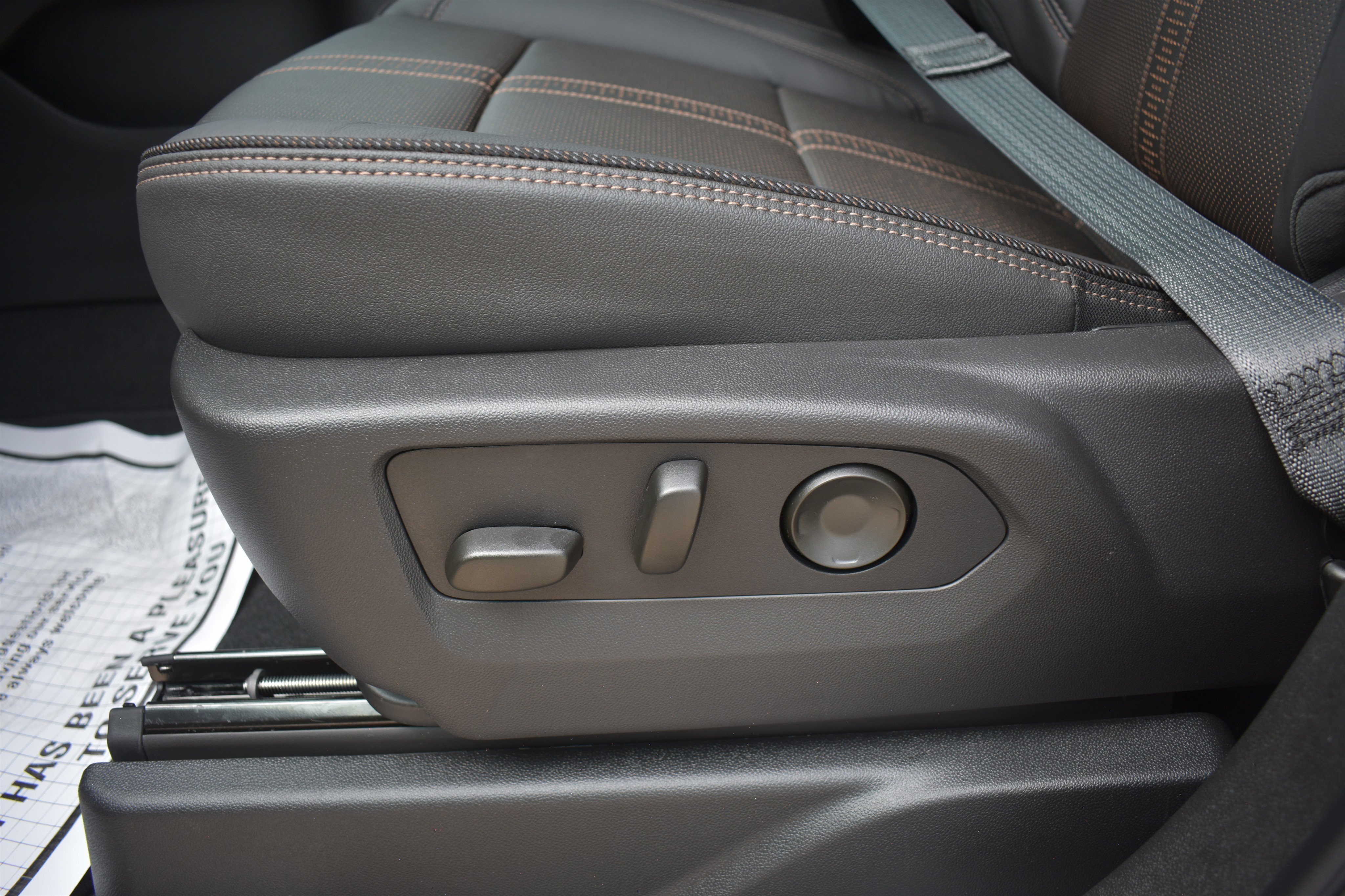 2026 Chevrolet Suburban High Country - Photo 14