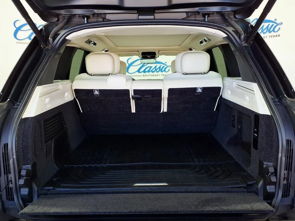 Used 2024 Green Land Rover Autobiography image 9