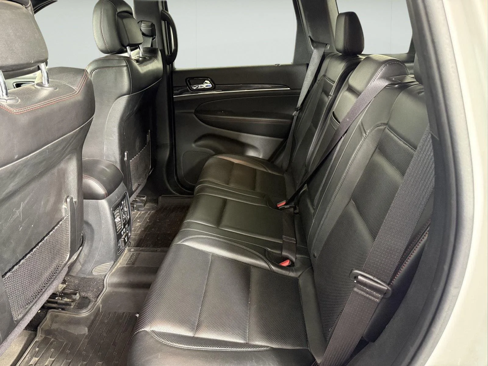 Used 2019 Bright White Clearcoat Jeep Trailhawk image 8