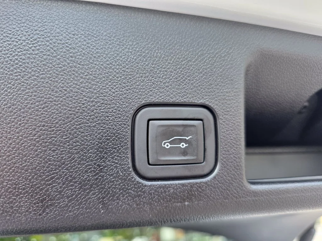 Used 2024 Summit White Chevrolet 2LT image 37