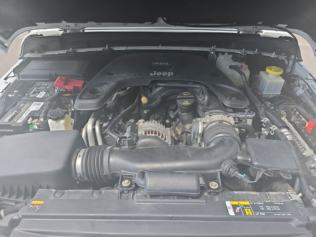 Used 2021 White Jeep Overland image 23