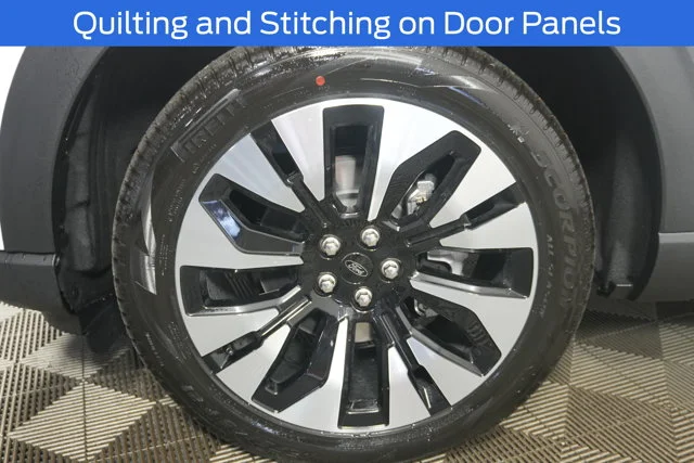 New 2026 Star White Metallic Tri-Coat Ford Platinum™ image 11