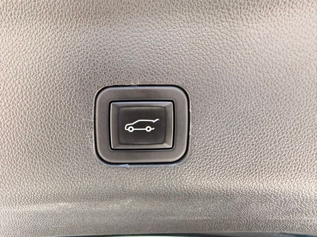 Used 2024 White GMC AT4 image 26