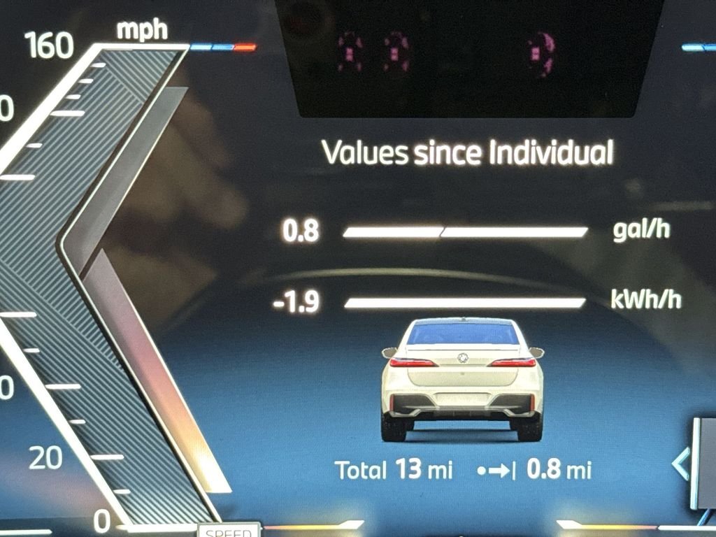 New 2026 Alpine White BMW 750e xDrive image 15