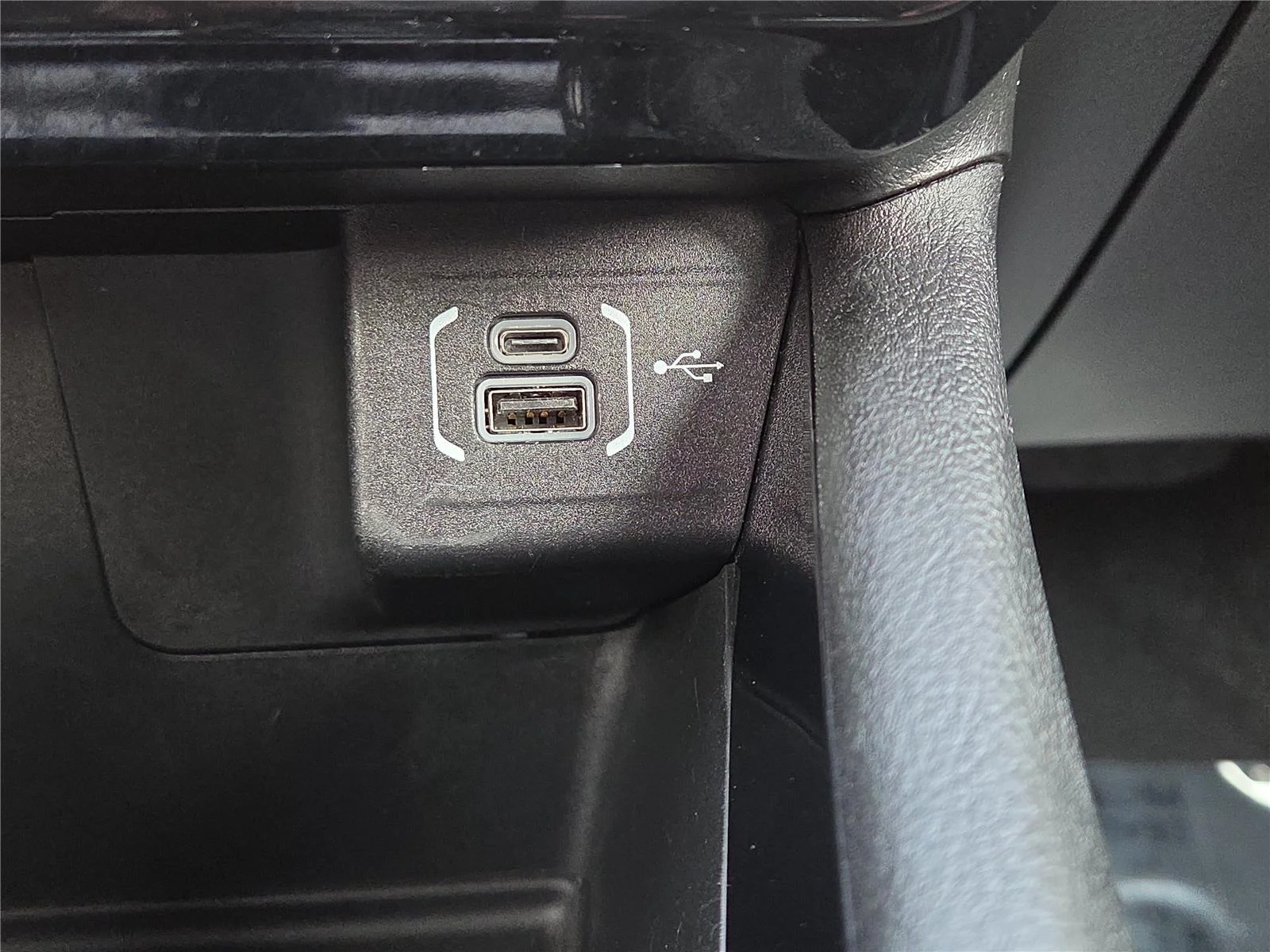 Used 2024 Bright White Clearcoat Jeep Limited image 10