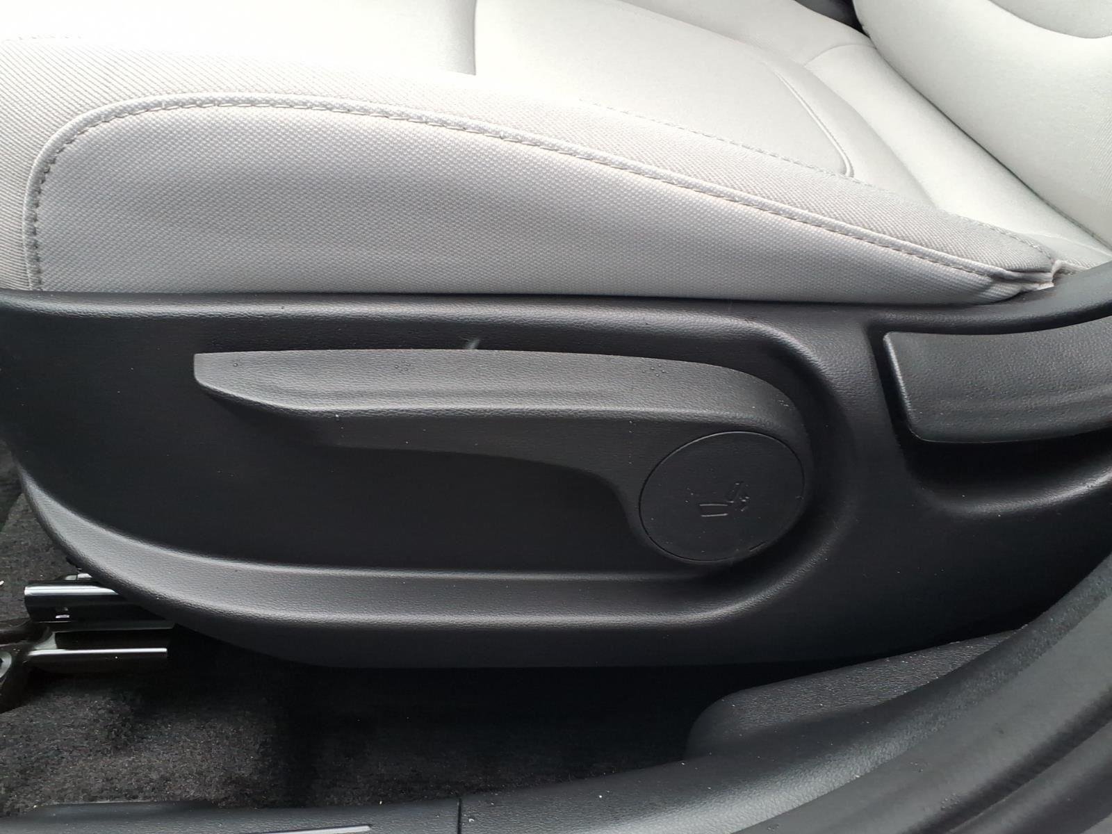 New 2026 Shimmering Silver Hyundai Blue SE image 12