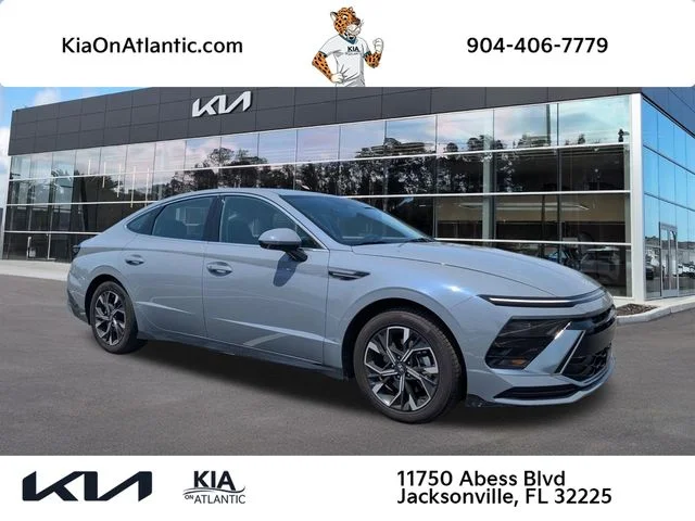 Used 2025 Blue Hyundai SEL image 1