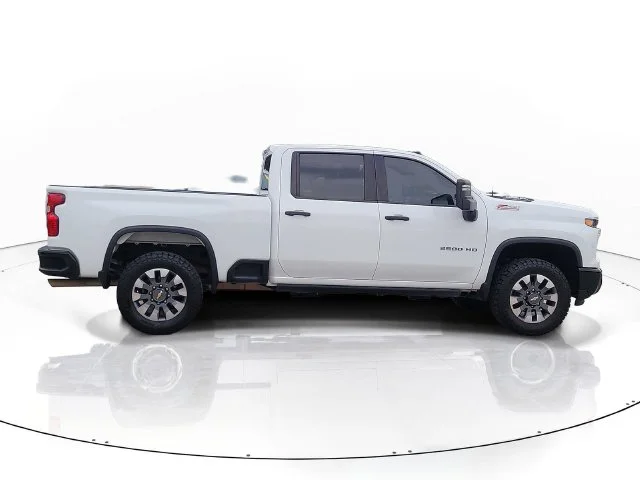 Used 2024 White Chevrolet Custom image 4