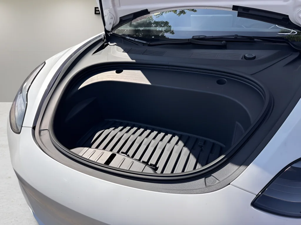 Used 2023 White Tesla Base image 21
