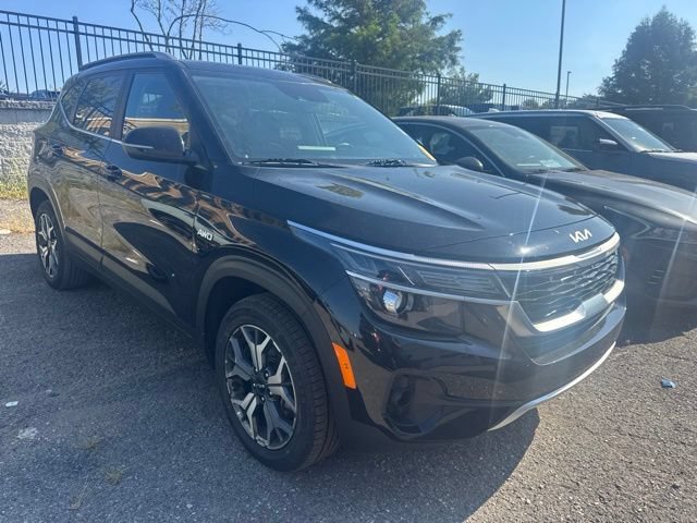 Used 2023 Cherry Black Kia EX image 1