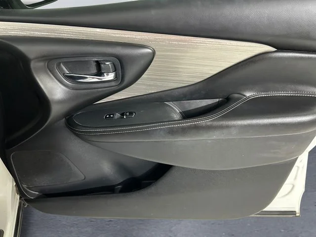 Used 2018 White Nissan Platinum image 15