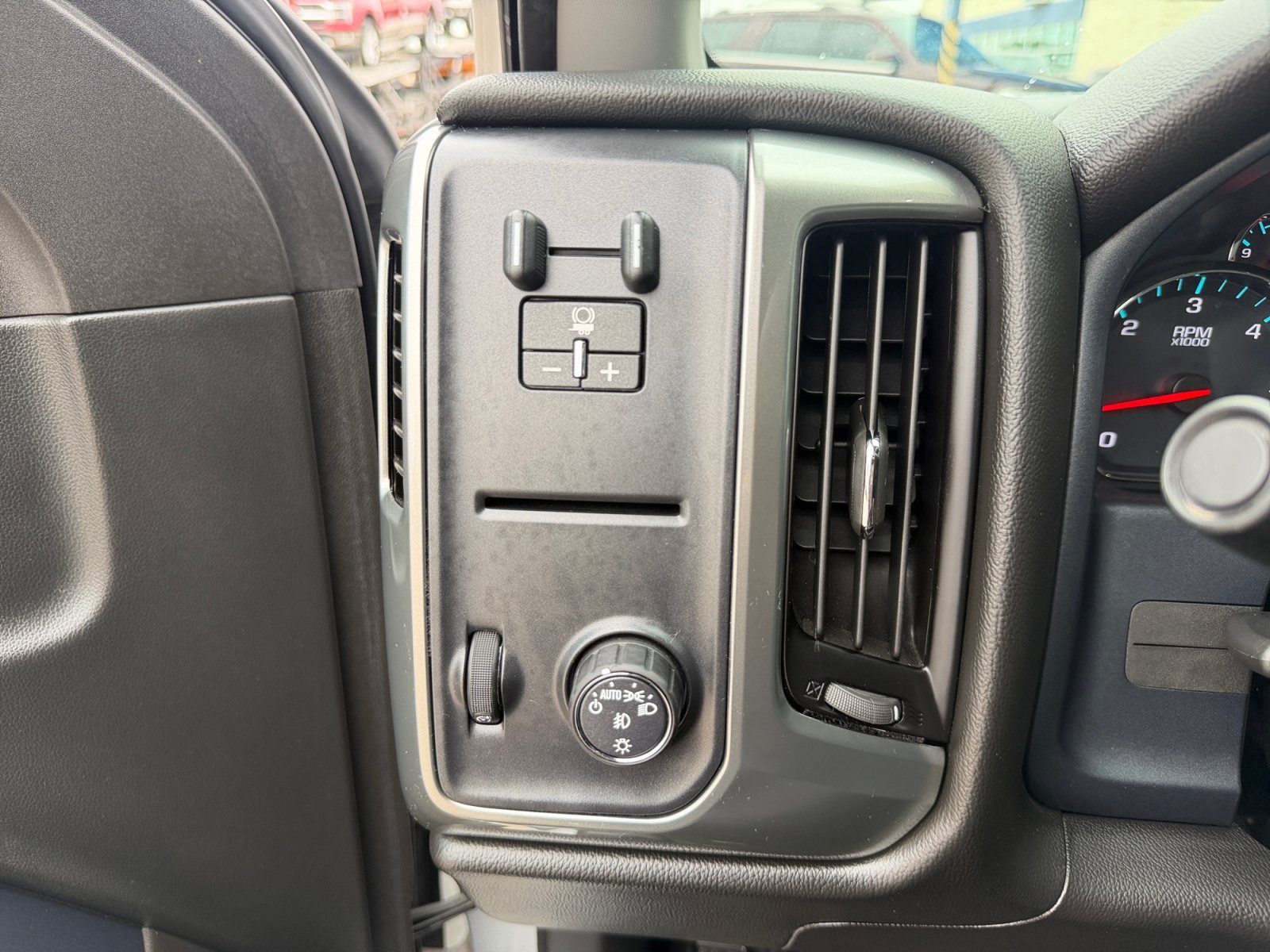 Used 2018 Silver Ice Metallic Chevrolet LT image 25
