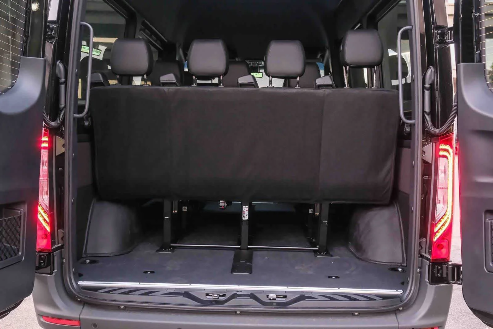 New 2026 Obsidian Black Metallic Mercedes-Benz Passenger 144WB High Roof AWD 2.0L I4 Diesel Turbo image 34