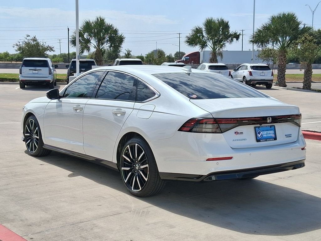Used 2025 White Honda Touring image 4