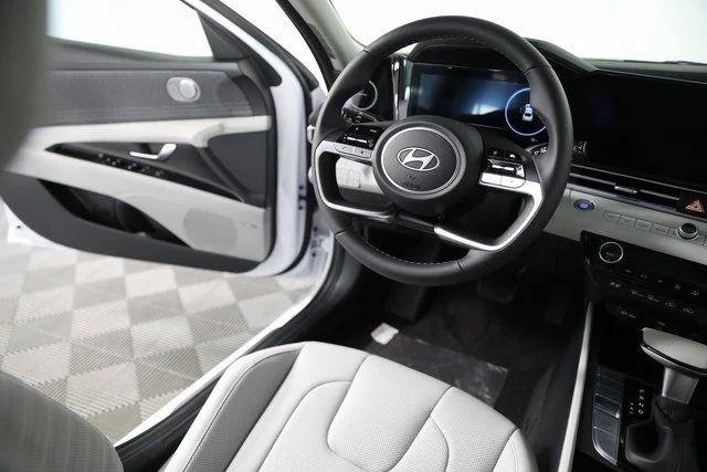 2025 Hyundai Elantra Limited - Photo 53
