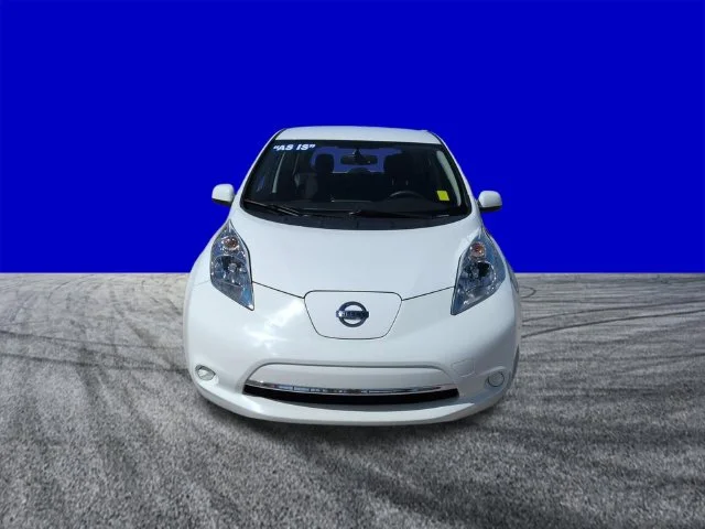 Used 2015 Glacier White Nissan SV image 9