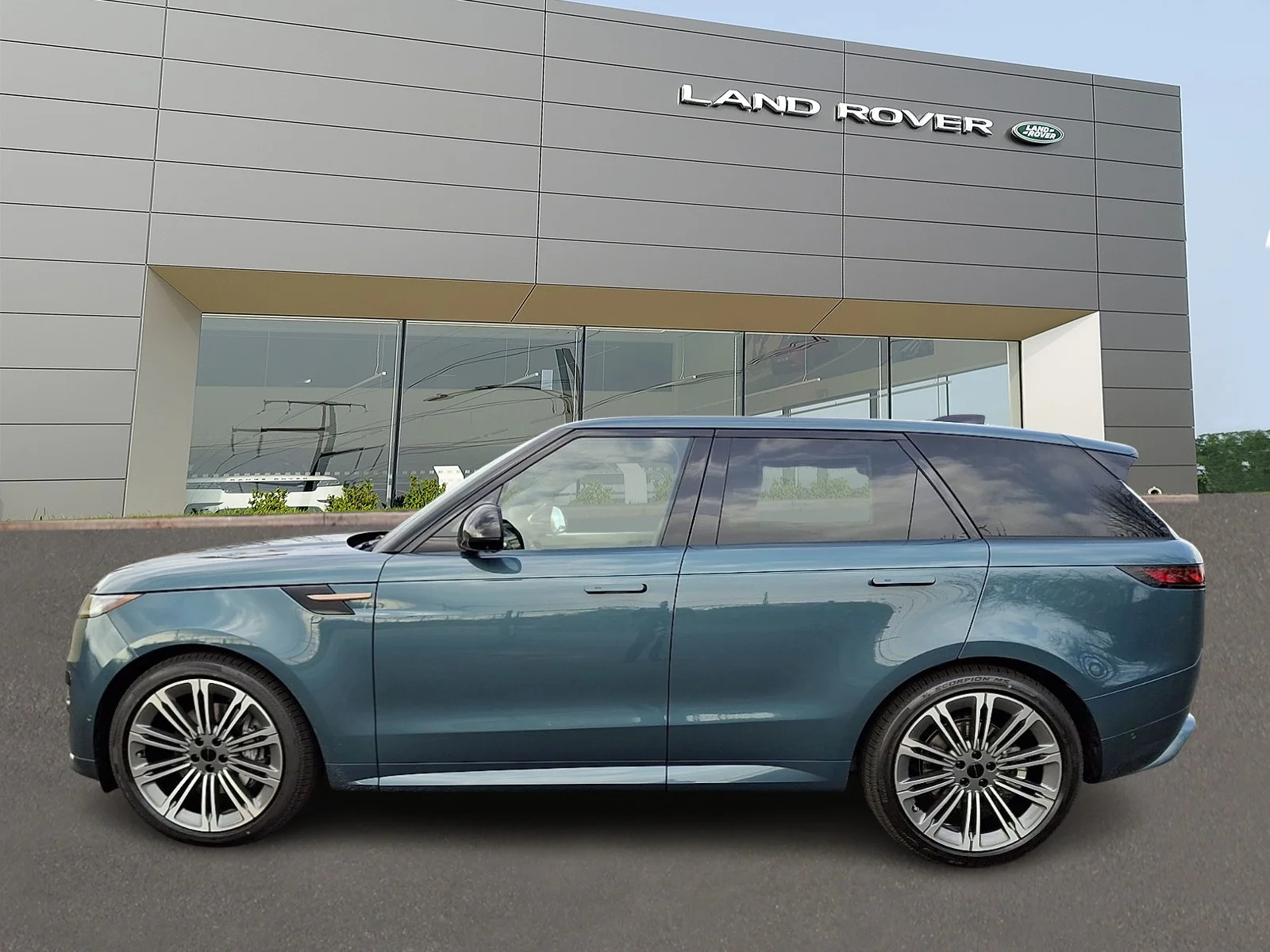 New 2026 Giola Green Land Rover P400 Dynamic SE image 6