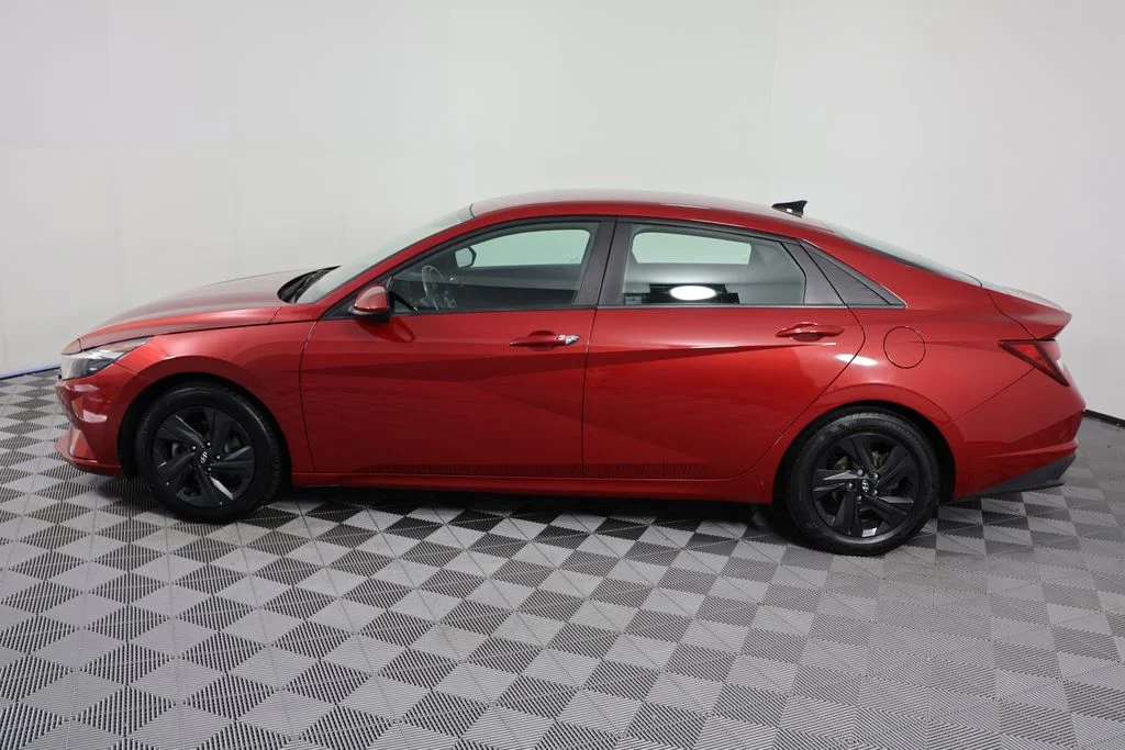Used 2021 Red Hyundai SEL image 5
