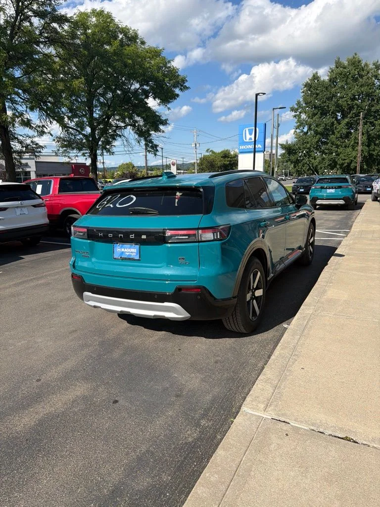 New 2026 North Shore Pearl Honda AWD Touring image 6