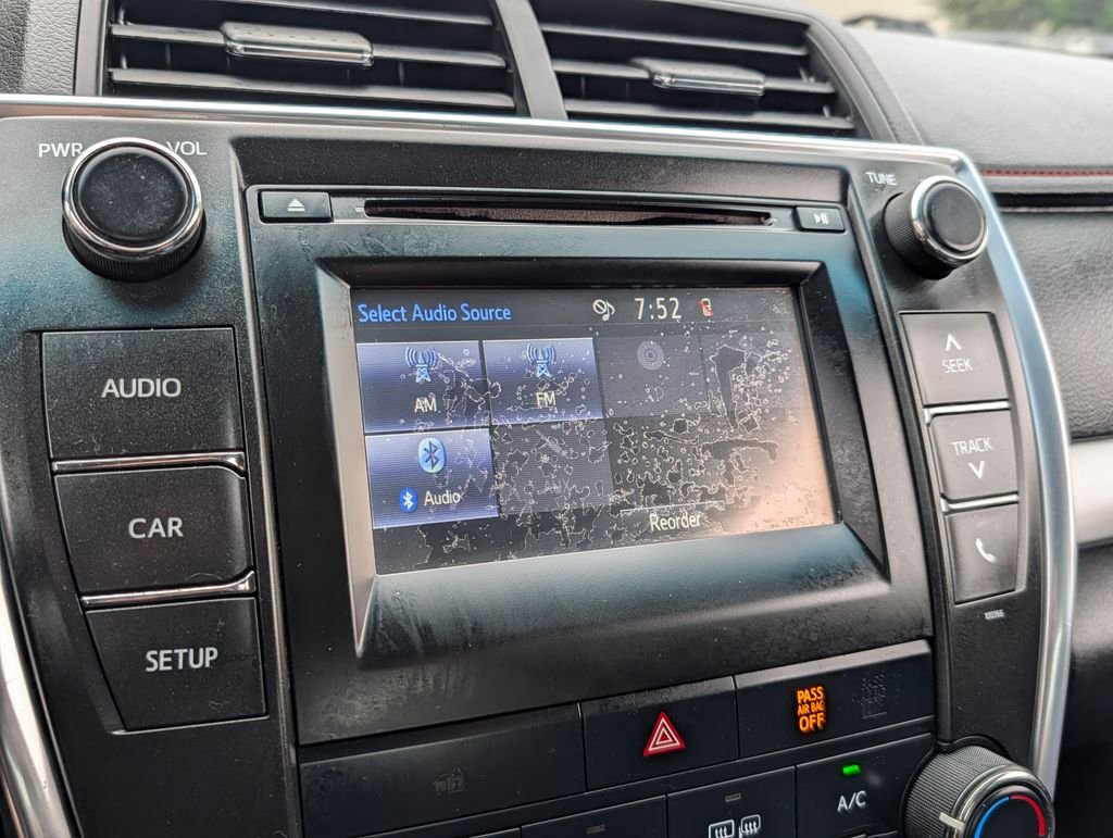 Used 2015 White Toyota SE image 19