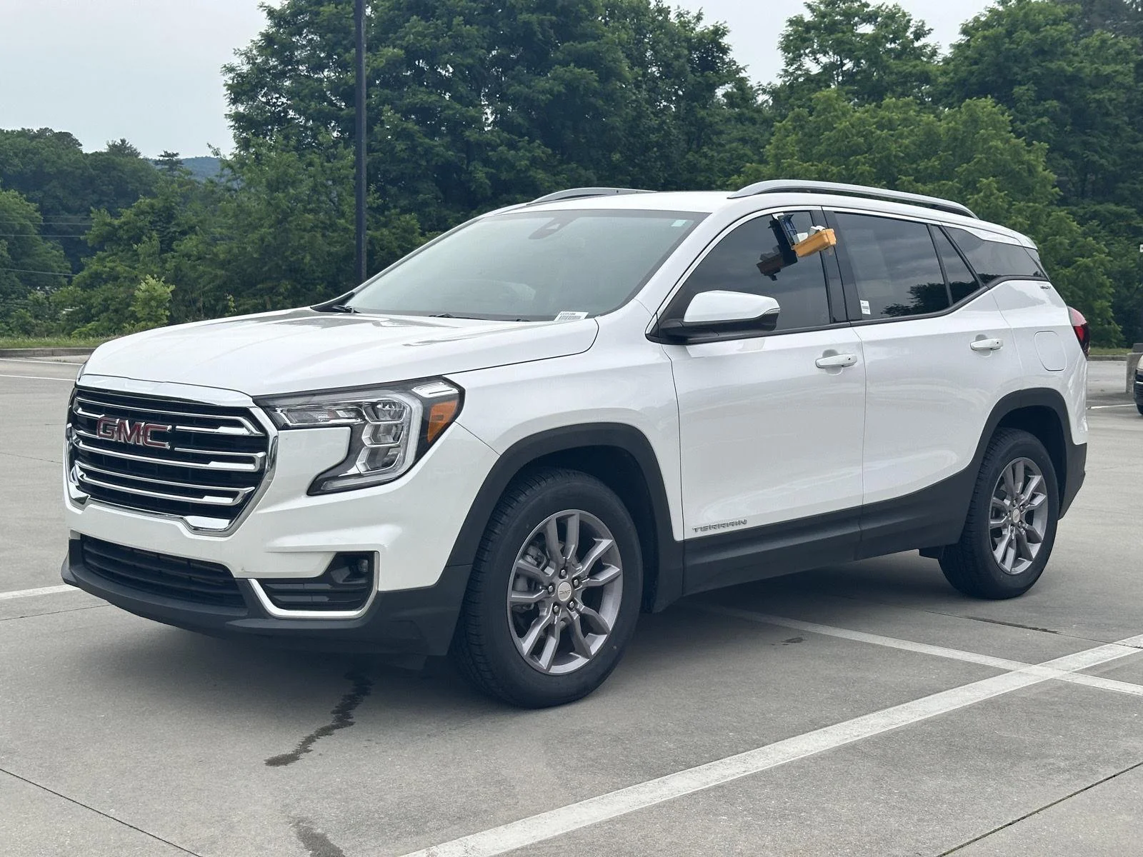 Used 2023 White Frost Tricoat GMC SLT image 3