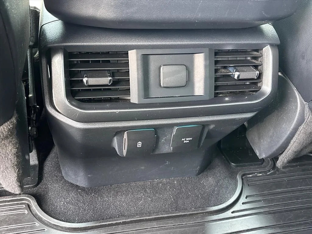 Used 2023 White Ford XLT image 20