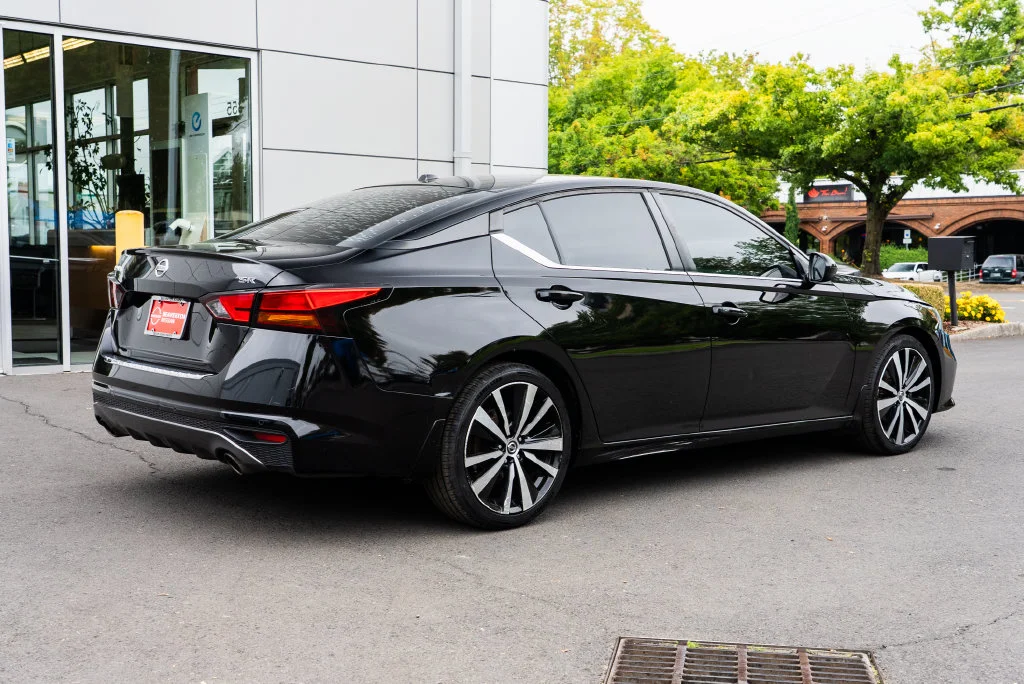 Used 2020 Black Nissan 2.5 SR image 6