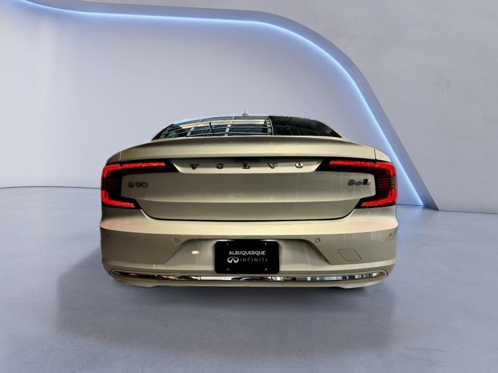 Used 2023 Crystal White Metallic Volvo Ultimate image 7
