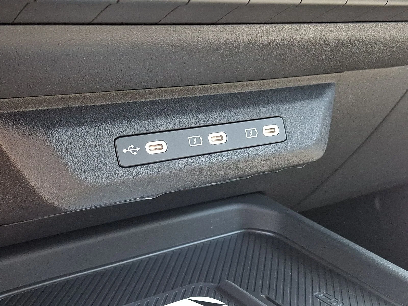 New 2027 White Kia X-Line S image 21