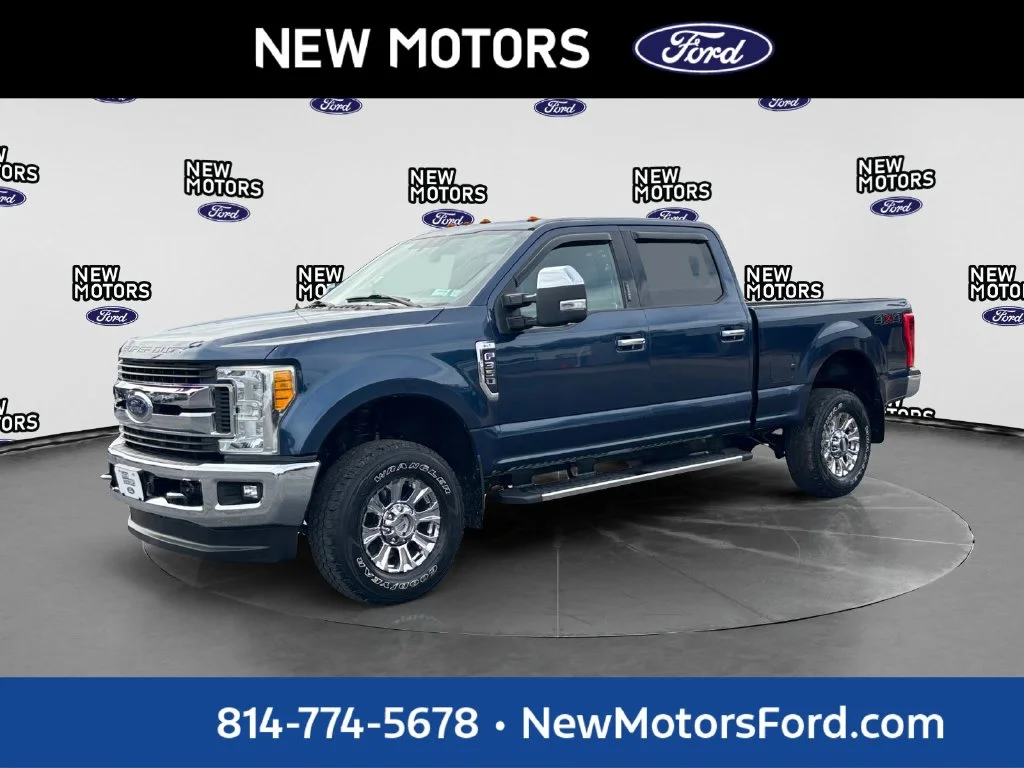 Used 2017 Blue Ford XLT image 1