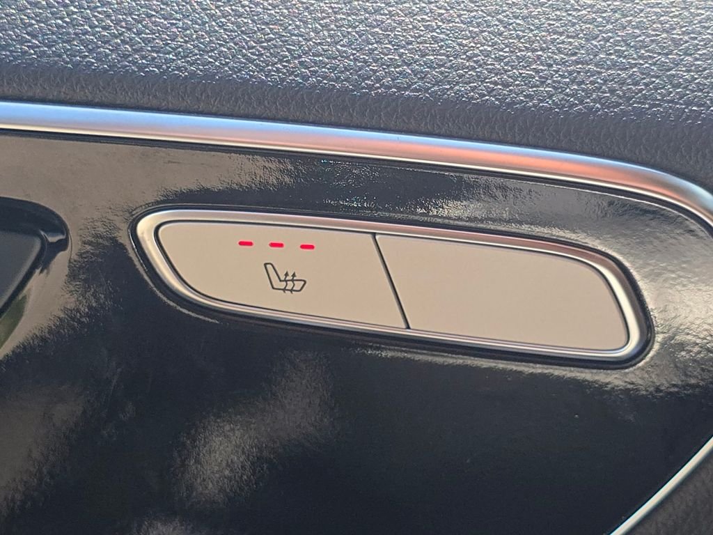 Used 2023  Mercedes-Benz Passenger image 5