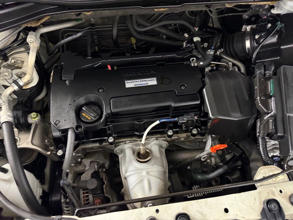 Used 2016 White Honda Touring image 29