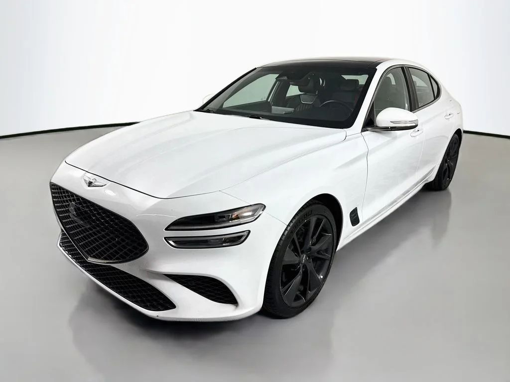 Used 2022 White Genesis 3.3T image 1
