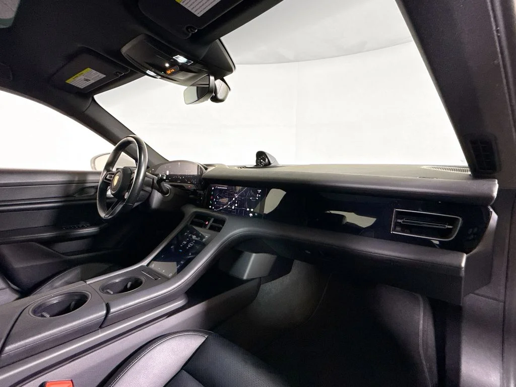 Used 2022 White Porsche  image 17