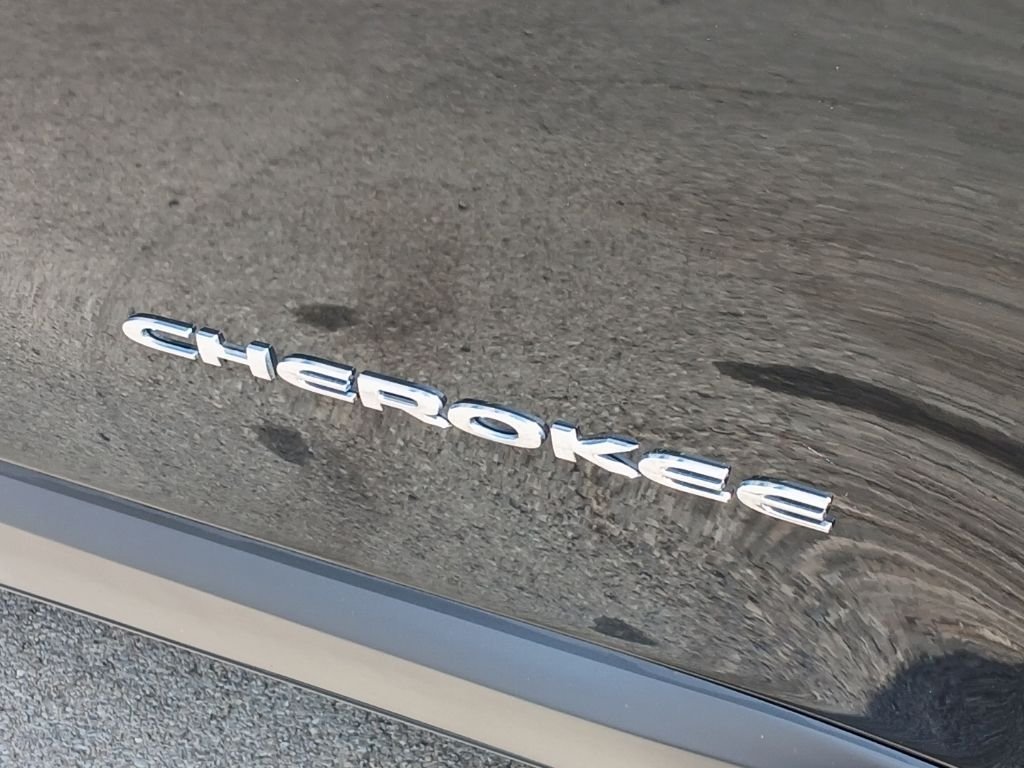Used 2017 Black Jeep Latitude image 30