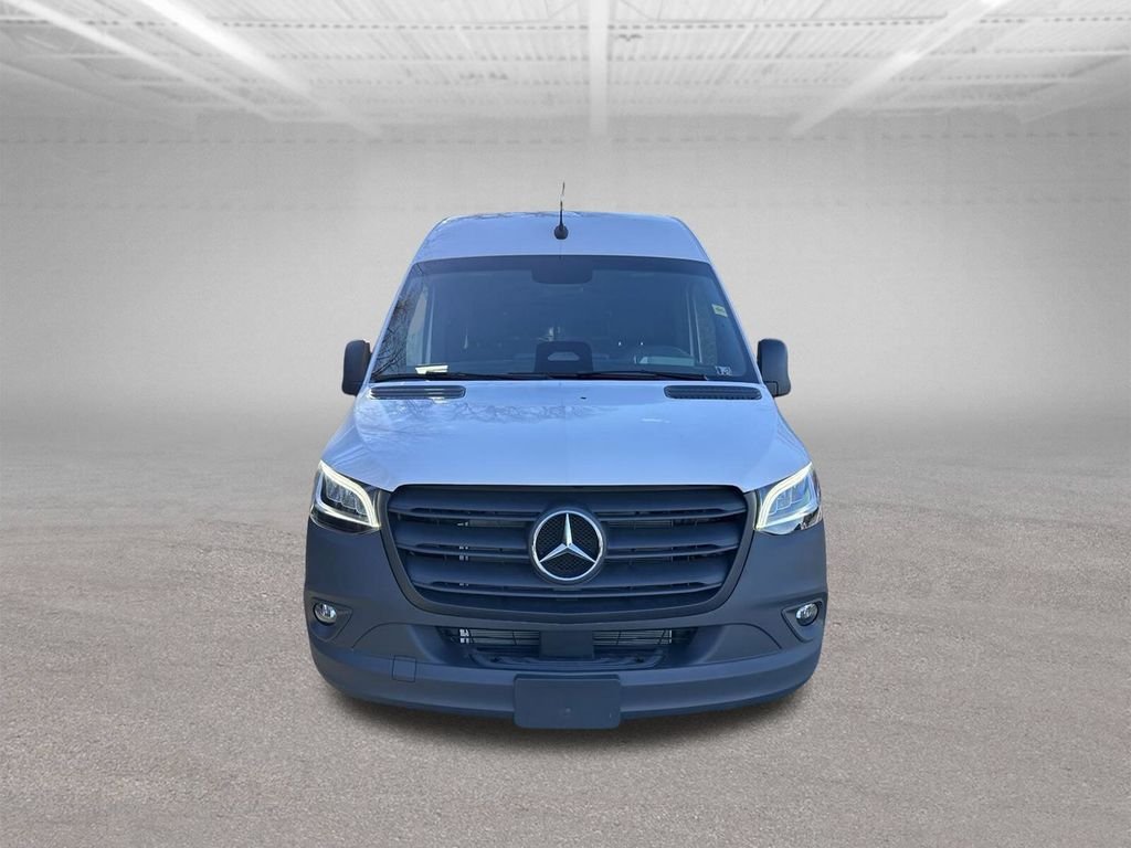Used 2025 White Mercedes-Benz Cargo 144 WB image 8