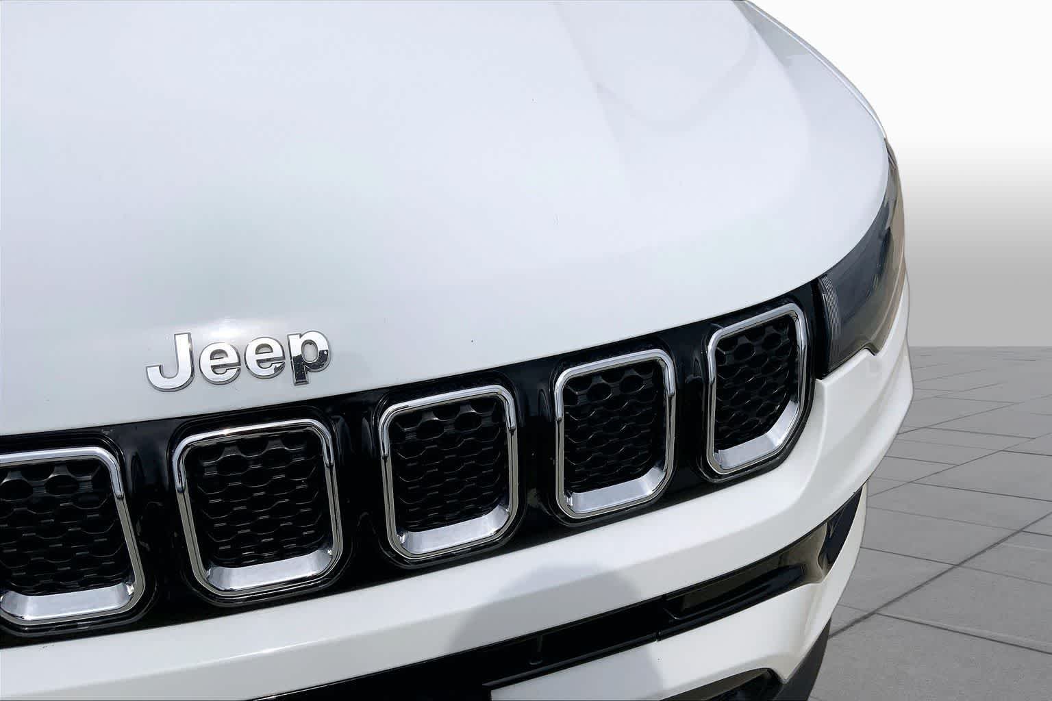 Used 2023 Bright White Clearcoat Jeep Limited image 29