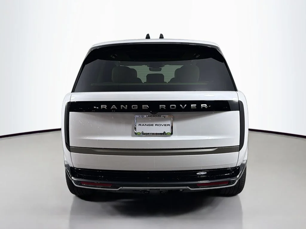 New 2026 Ostuni Pearl White Land Rover SE image 6