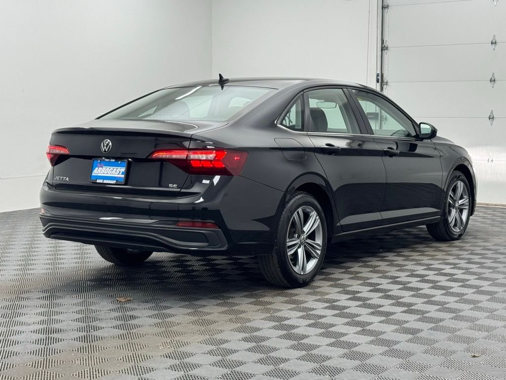 Used 2024 Deep Black Pearl Volkswagen 1.5T SE image 7