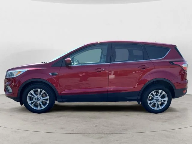 Used 2017 Red Ford SE image 2