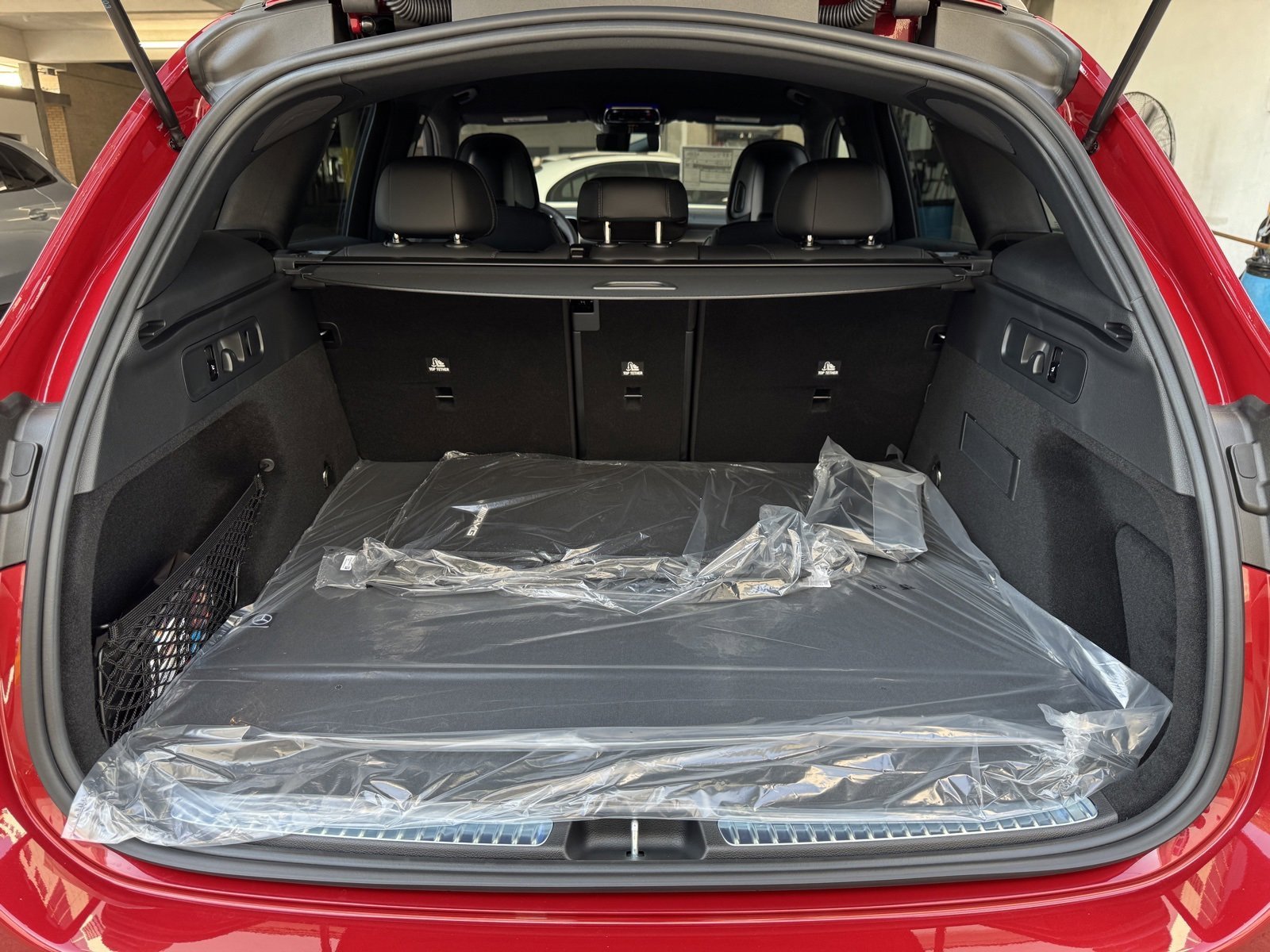 New 2026 MANUFAKTUR Patagonia Red Metallic Mercedes-Benz GLC 300 image 45