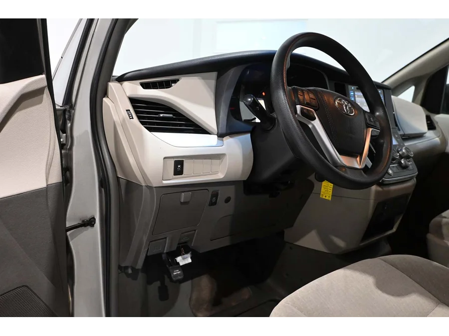 Used 2015 GOLD Toyota LE Mobility Handicap Van image 31