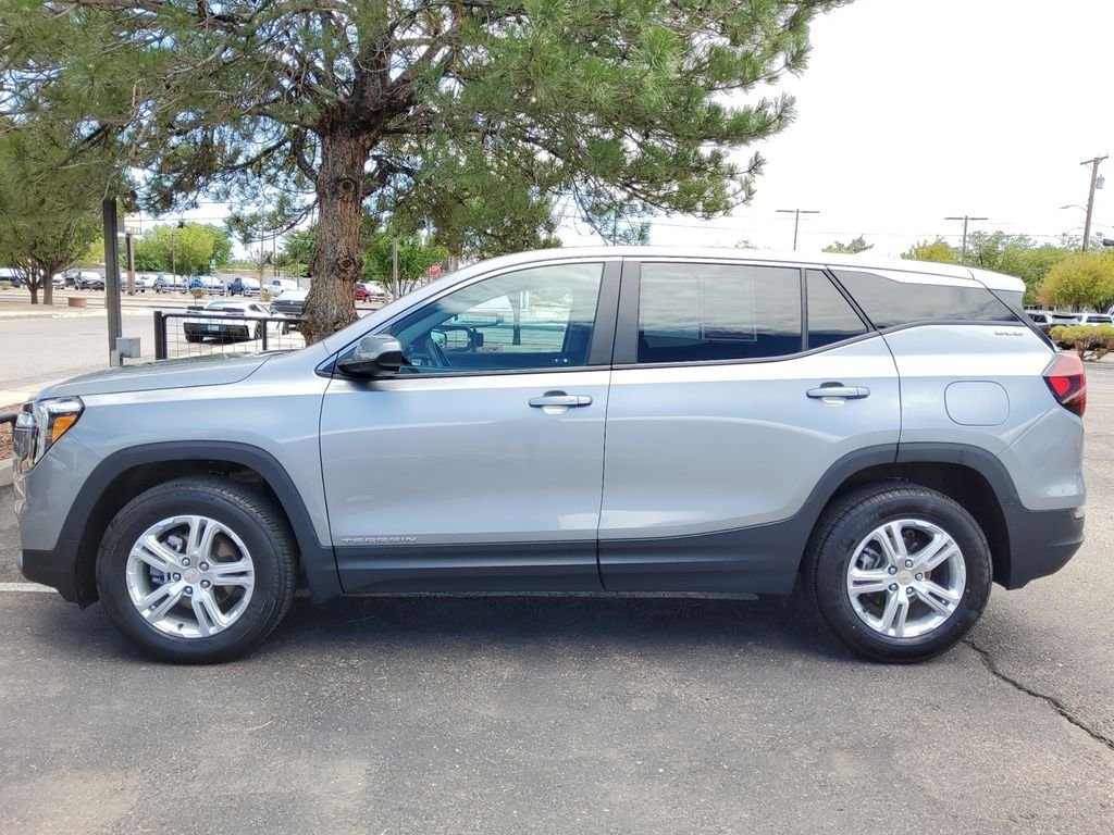 Used 2024 Silver GMC SLE image 28