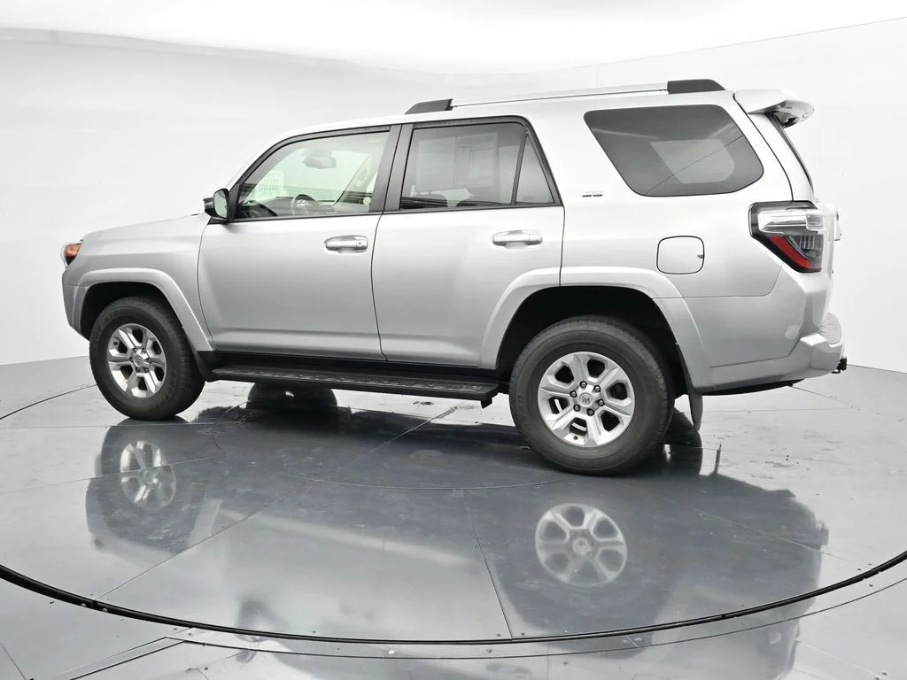 Used 2022 Silver Toyota SR5 Premium image 5