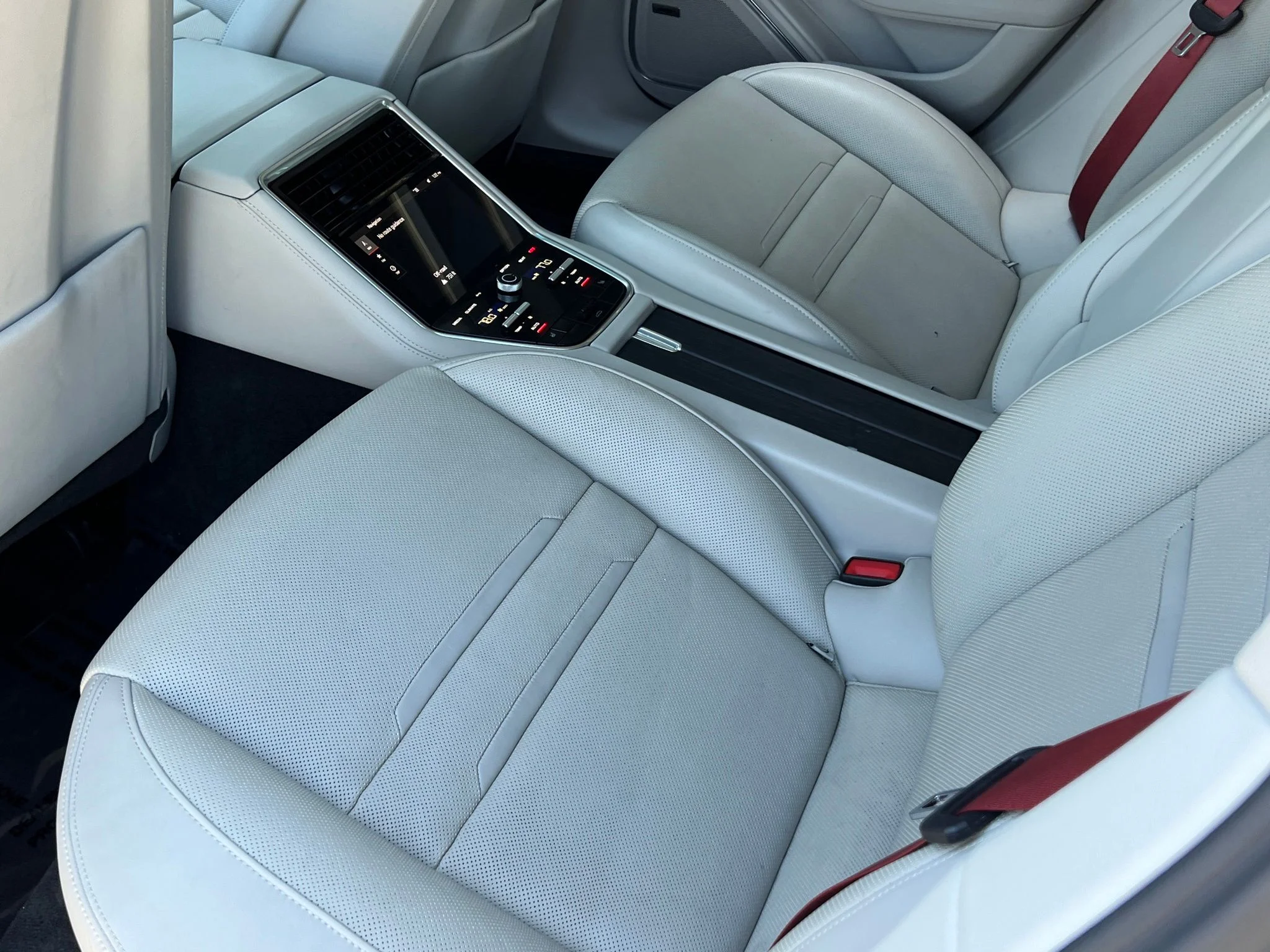 Used 2023  Porsche 4 Platinum Edition image 29