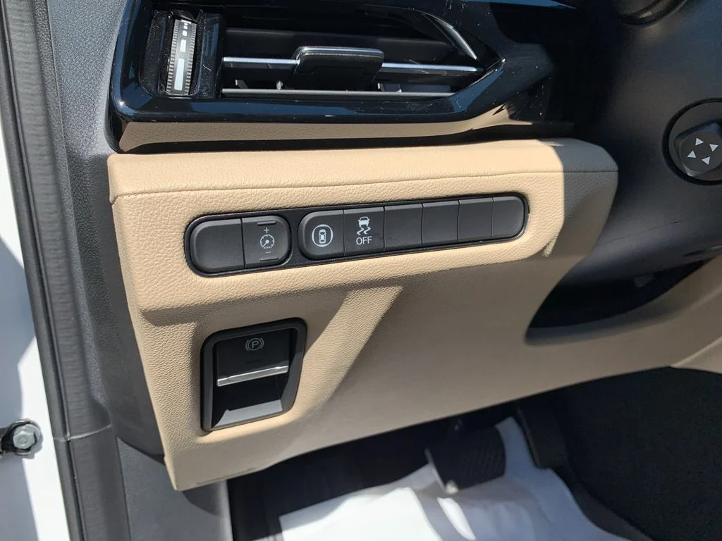 Used 2025 White Acura Base image 33