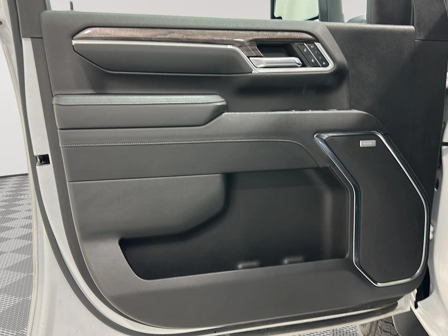 Used 2024 Summit White Chevrolet LTZ image 21