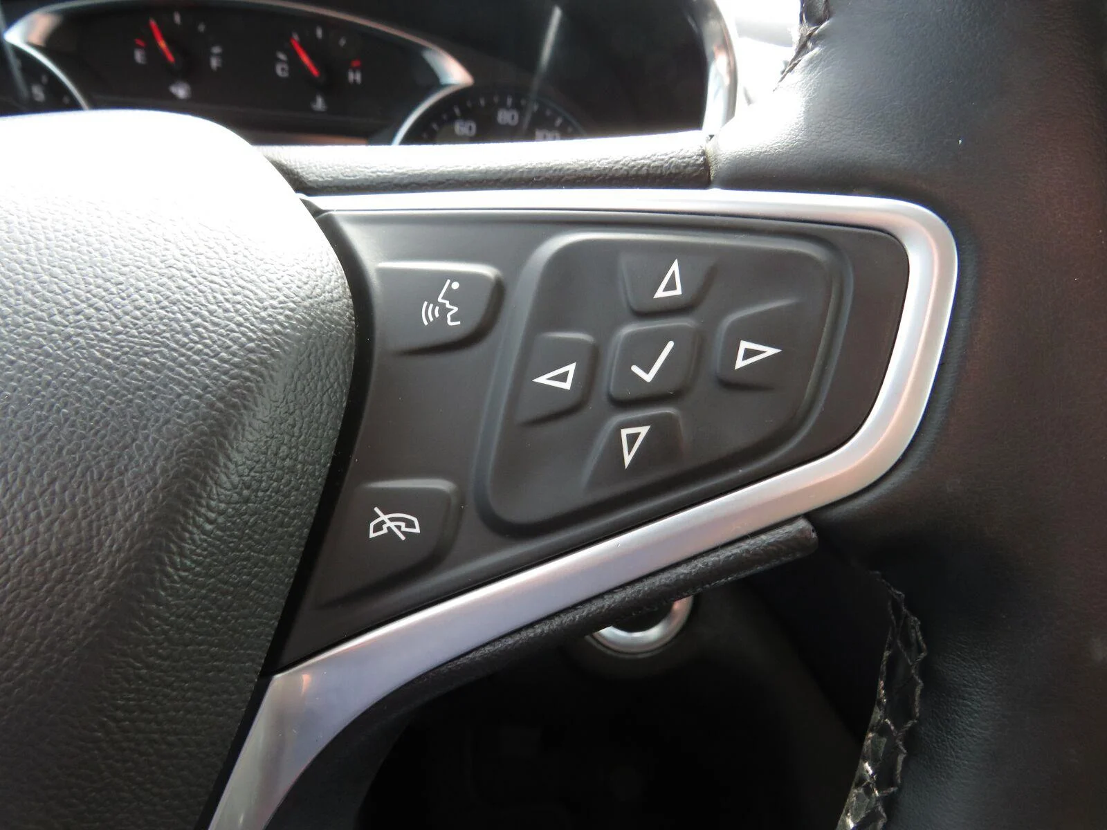 Used 2023 Radiant Red Tintcoat Chevrolet LT image 35