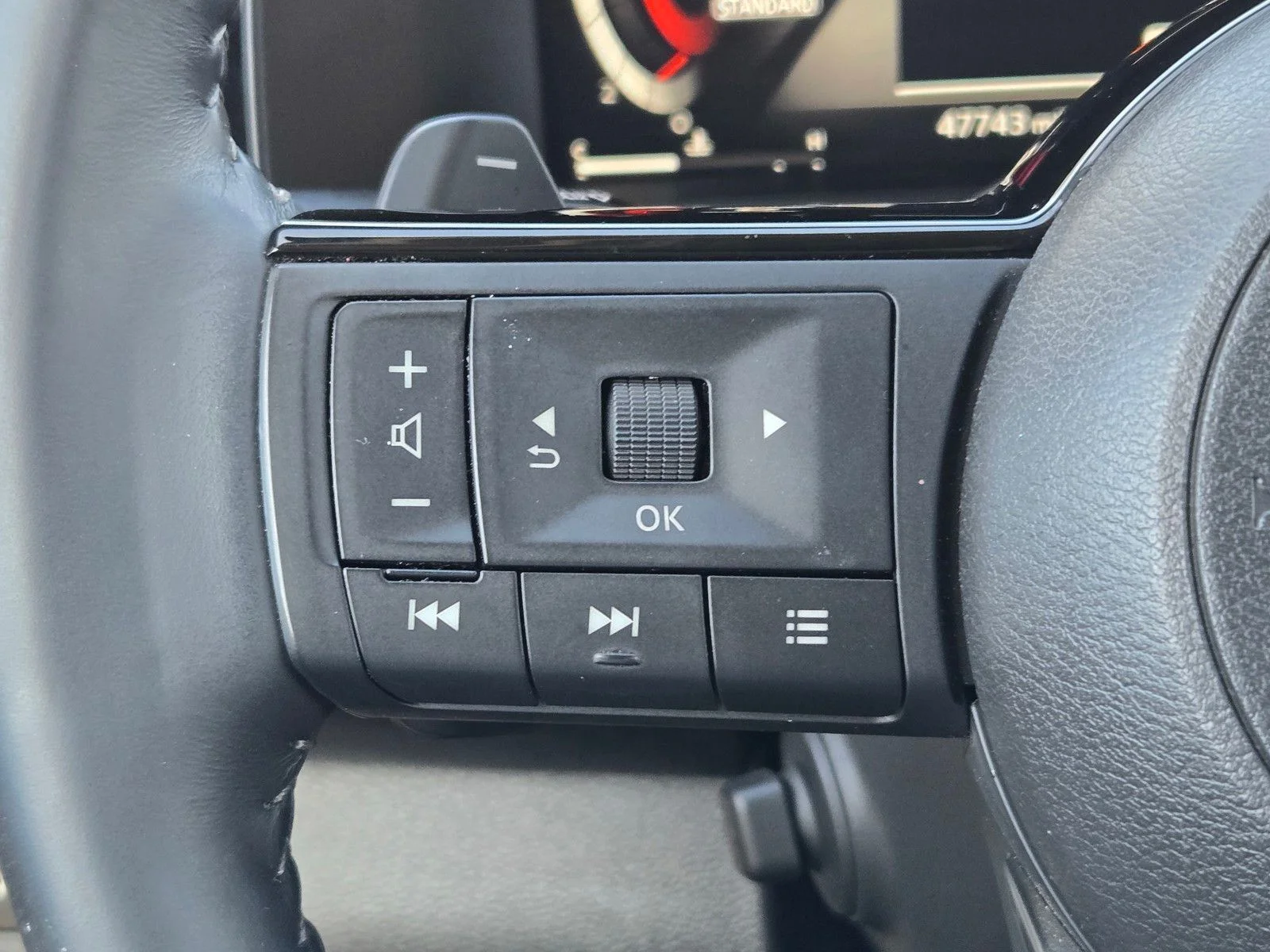 Used 2023 Scarlet Ember Tintcoat Nissan Platinum image 32