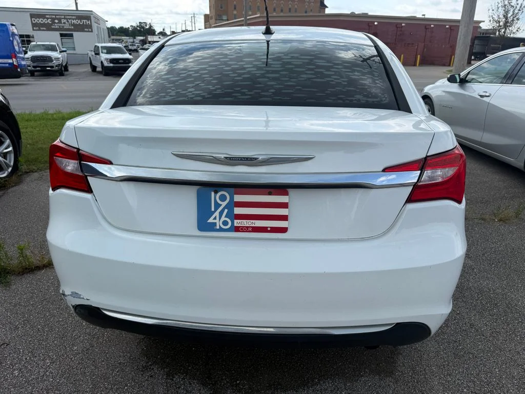 Used 2013 White Chrysler Touring image 19